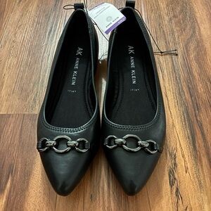 Anne Klein Iflex Black Pointed Chain-Accent  Flats